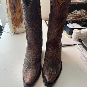 Corral size 7 embroidered boots